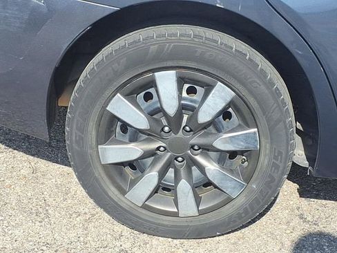 Used 2016 Toyota Corolla LE FWD image 5