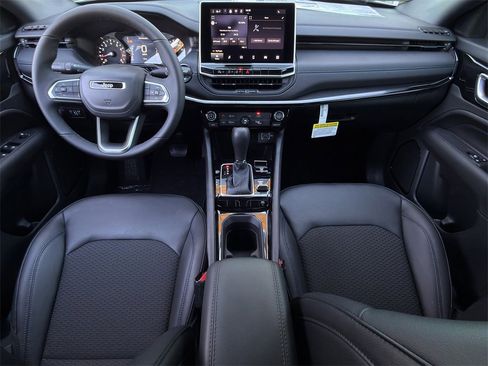 New 2026 Jeep Compass Latitude image 10