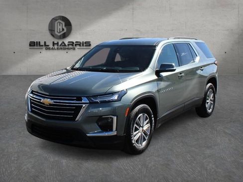 Used 2023 Chevrolet Traverse LT image 1