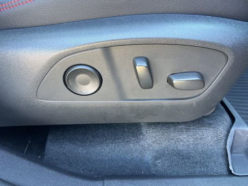 Used 2024 Chevrolet Traverse RS image 32