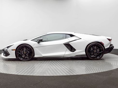 Used 2024 Lamborghini Revuelto image 3
