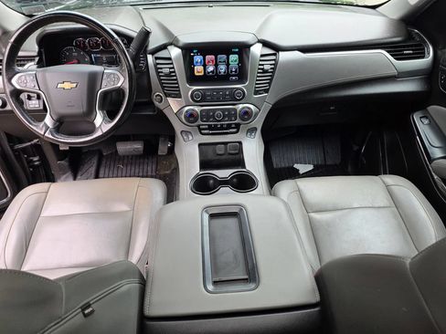 Used 2018 Chevrolet Suburban LT w/ Luxury Package AWD/4WD image 9