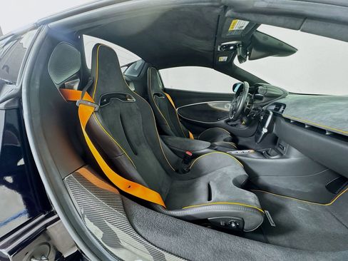 Used 2025 McLaren Artura Spider RWD image 10