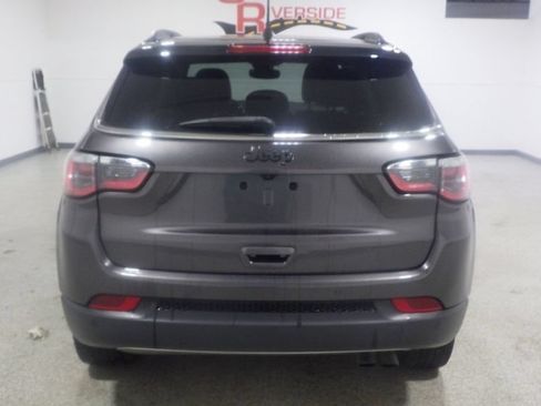 Used 2019 Jeep Compass Limited w/ Advanced Safety Group AWD/4WD image 3