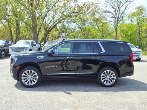 Used 2022 GMC Yukon Denali w/ Denali Premium Package AWD/4WD image 7