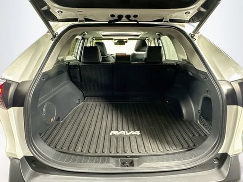Used 2020 Toyota RAV4 Limited AWD/4WD image 34