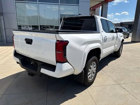 Used 2025 Toyota Tacoma SR5 AWD/4WD image 7