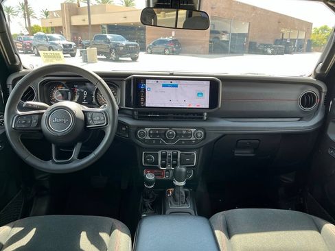 Used 2025 Jeep Wrangler Unlimited Rubicon w/ Convenience Group AWD/4WD image 13