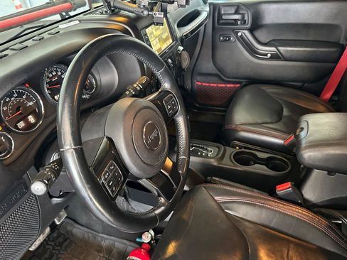 Used 2017 Jeep Wrangler Unlimited Rubicon AWD/4WD image 10
