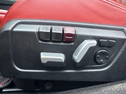Used 2018 BMW M4 Convertible RWD image 16