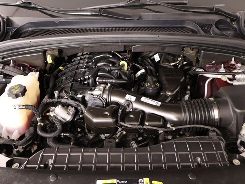 Used 2024 Jeep Grand Cherokee Laredo X image 19