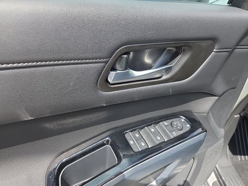 Used 2025 Nissan Pathfinder SL w/ SL Premium Package FWD image 16