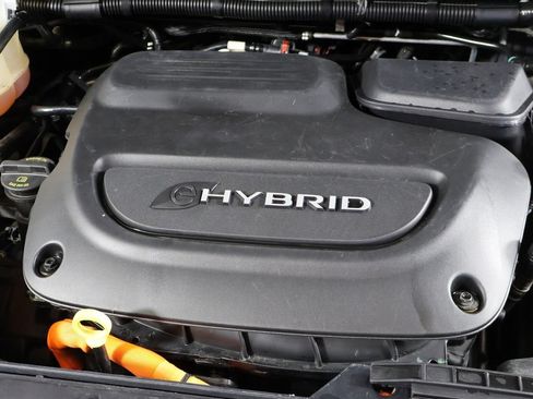 Used 2023 Chrysler Pacifica Touring-L FWD image 16