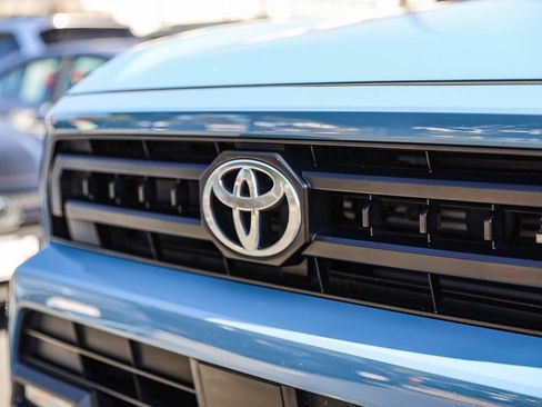 Certified 2025 Toyota 4Runner SR5 AWD/4WD image 11