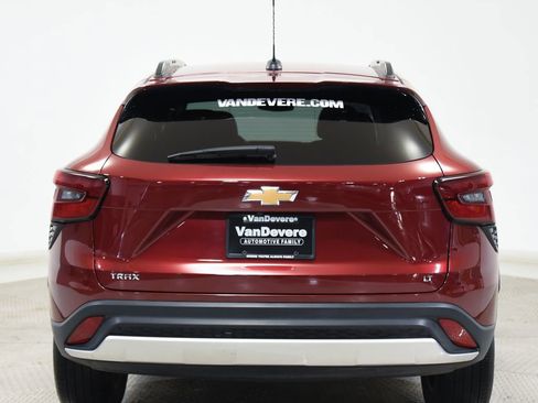 Used 2025 Chevrolet Trax LT w/ LT Convenience Package image 12