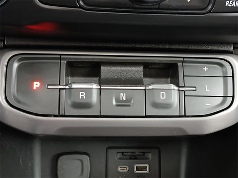 Used 2023 GMC Acadia AT4 image 11