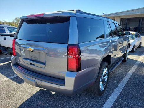 Used 2020 Chevrolet Suburban LT w/ Luxury Package image 4