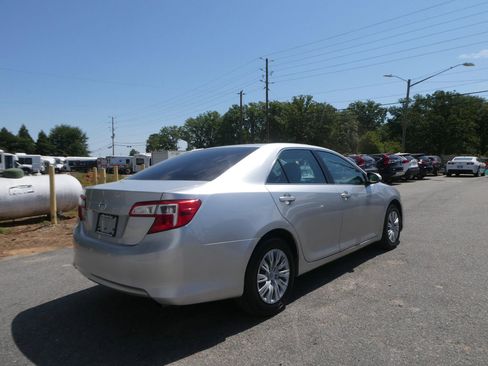 Used 2014 Toyota Camry FWD image 5