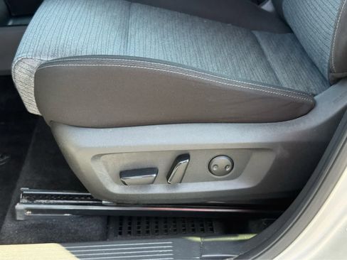 Used 2023 Nissan Rogue SV AWD/4WD image 13