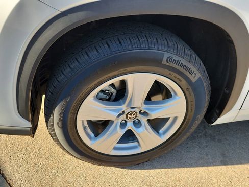 Used 2023 Toyota Highlander L image 10