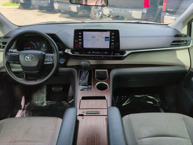 Certified 2022 Toyota Sienna LE FWD image 15