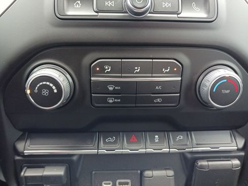 Used 2022 Chevrolet Silverado 2500 Custom w/ Custom Value Package image 25