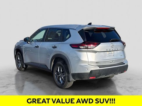 Used 2024 Nissan Rogue S image 3