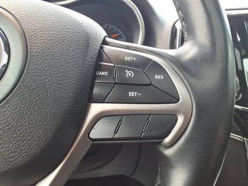 Used 2020 Jeep Grand Cherokee Limited AWD/4WD image 16