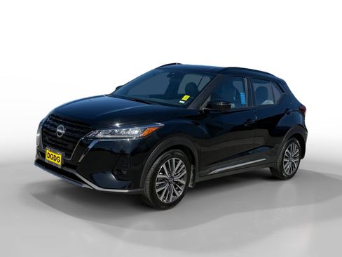 Used 2023 Nissan Kicks SR w/ SR Premium Package FWD image 1