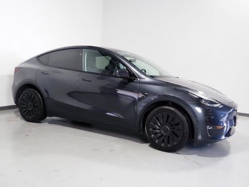 Used 2025 Tesla Model Y Long Range AWD/4WD image 1