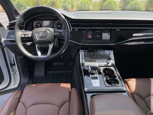 Certified 2023 Audi Q7 2.0T Premium Plus w/ Prestige Package AWD/4WD image 13