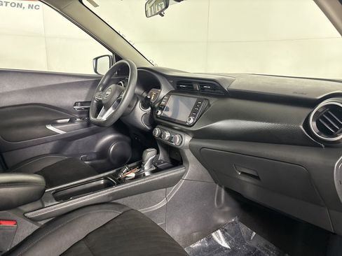 Used 2023 Nissan Kicks SV image 28