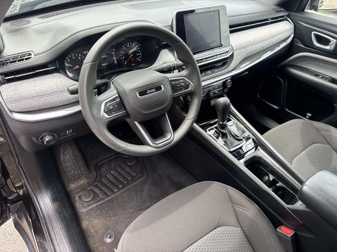 Used 2025 Jeep Compass Sport AWD/4WD image 17