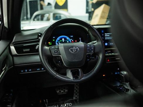 Used 2025 Toyota Camry SE w/ Multimedia Upgrade Package image 16