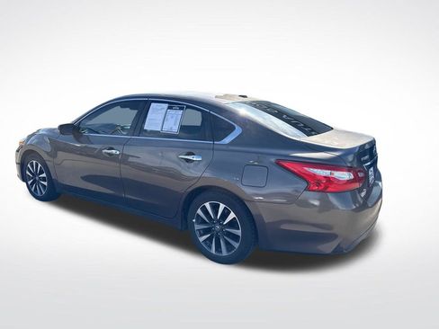 Used 2017 Nissan Altima 2.5 SV FWD image 3