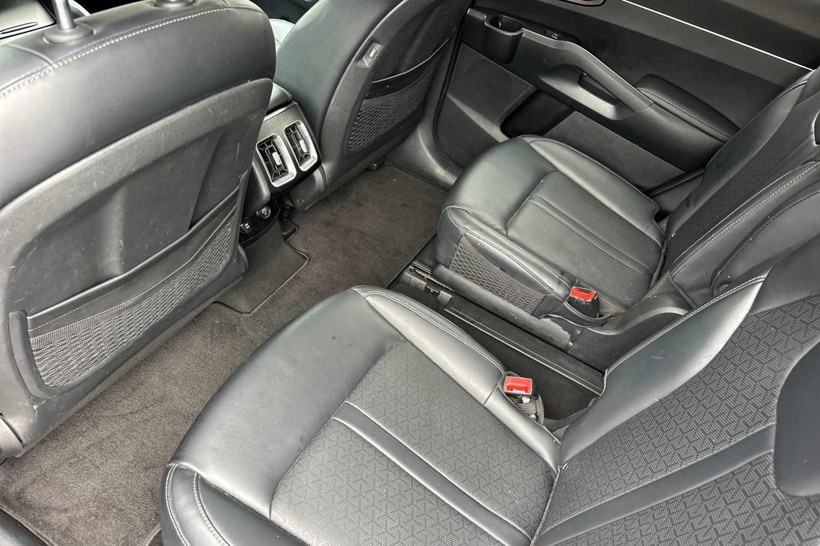 Used 2023 Kia Sorento EX AWD/4WD image 13