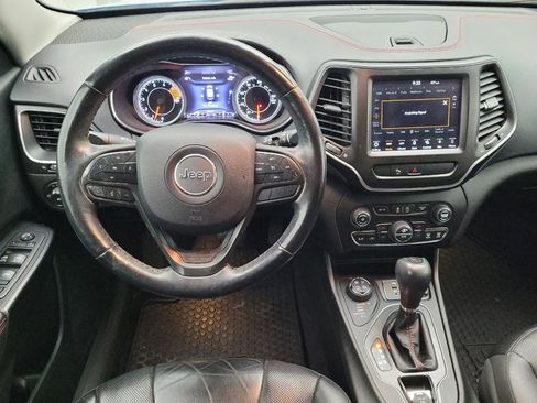 Used 2019 Jeep Cherokee Trailhawk AWD/4WD image 22
