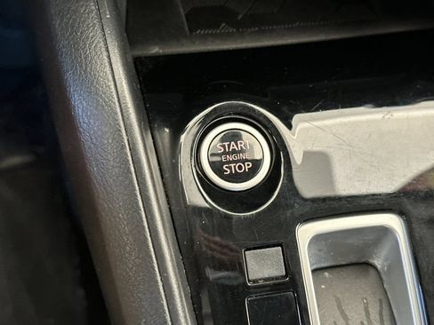 Used 2024 Nissan Versa SR FWD image 20