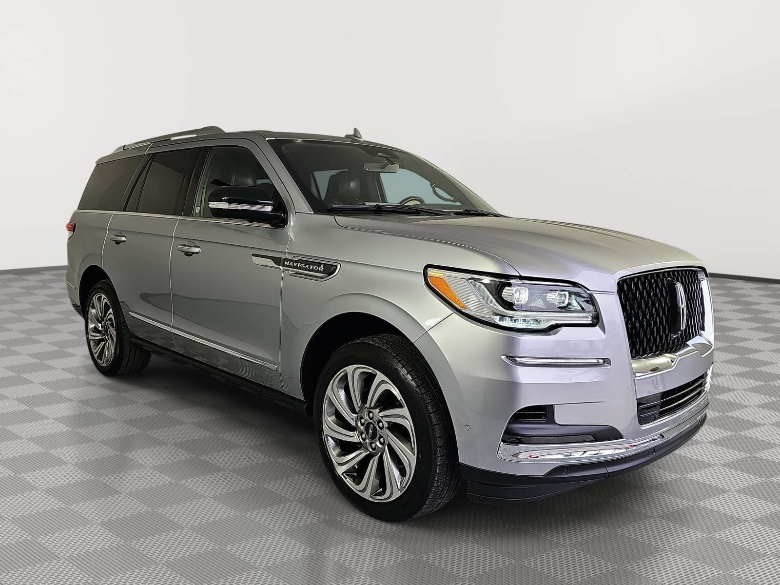 Used 2023 Lincoln Navigator Reserve AWD/4WD image 2