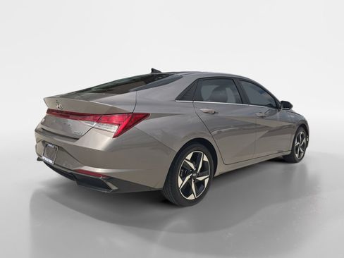 Used 2023 Hyundai Elantra Limited FWD image 3