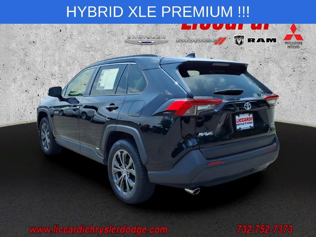 Used 2023 Toyota RAV4 XLE Premium AWD/4WD image 4
