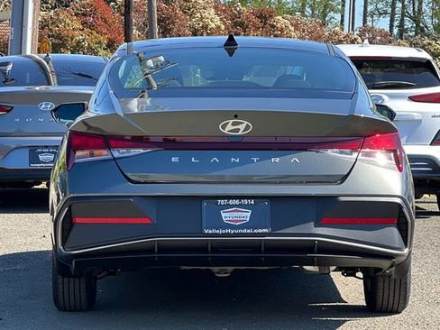 New 2026 Hyundai Elantra SE FWD image 7