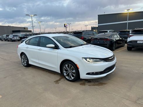 Used 2015 Chrysler 200 S w/ Navigation & Sound Group I image 4
