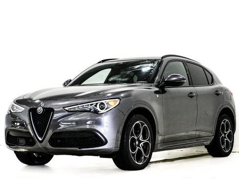 Used 2023 Alfa Romeo Stelvio Ti AWD/4WD image 3
