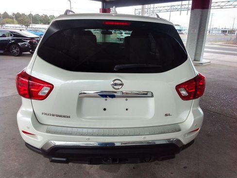 Used 2019 Nissan Pathfinder SL w/ SL Premium Package FWD image 6
