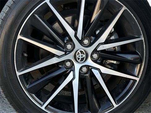 Used 2024 Toyota Camry SE image 9