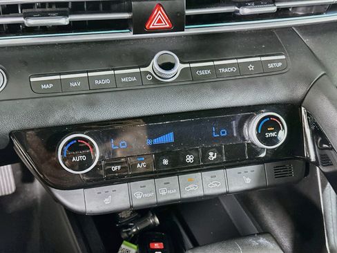 Used 2025 Hyundai Elantra Limited FWD image 24