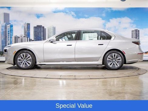 Used 2025 BMW i7 xDrive60 w/ Premium Package AWD/4WD image 6