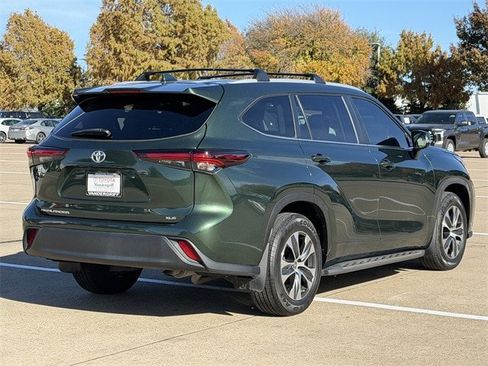 Certified 2024 Toyota Highlander XLE image 4