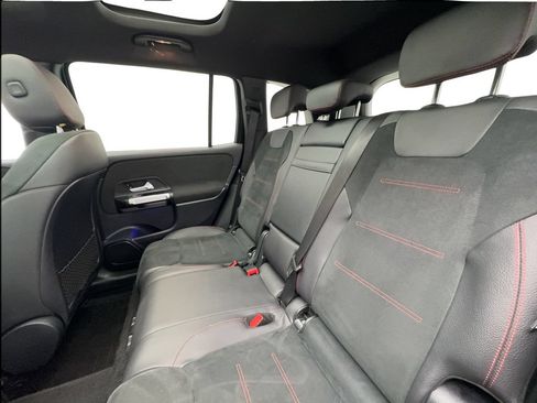 Used 2023 Mercedes-Benz GLB 250 image 24